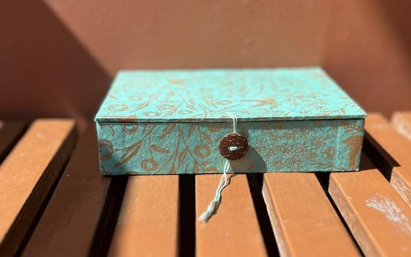 Geschenkbox aus Loktapapier, mint-goldbraun, B 16 cm, L 11 cm, H 4 cm