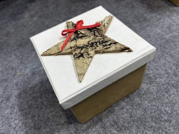 Geschenkbox 'Stern' L, gold-weiß, natur, B 10,5 cm, L 10,5 cm, H 8 cm