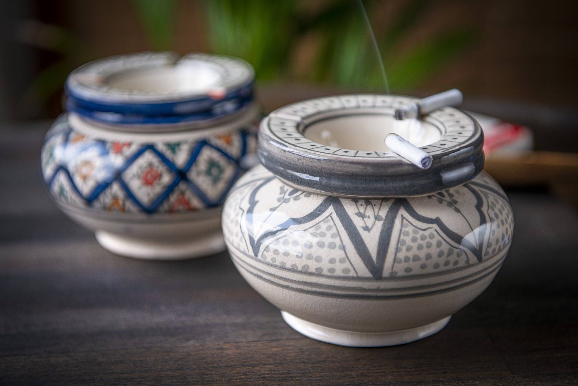 Keramik-Aschenbecher, weiß, grau, Ø 12 cm, H 8 cm günstig bestellen