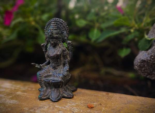 Bronze-Statuette 'Lakshmi', H 9,5 cm, Ø 5 cm