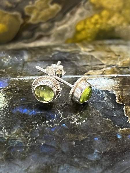 Ohrstecker 925 Silber mit Peridot, Ø 4 mm