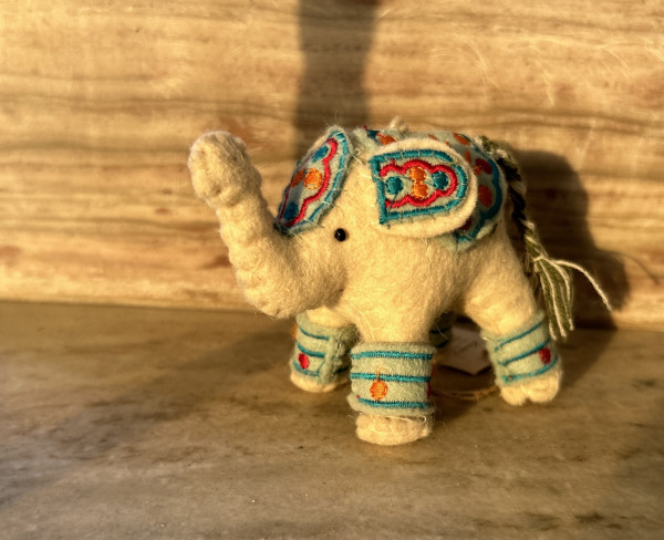 Filz-Anhänger 'Elefant' weiß, B 8 cm