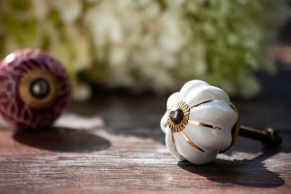 Keramik Möbelknopf 'Blume', handglasiert, weiß, Ø 3,5 cm